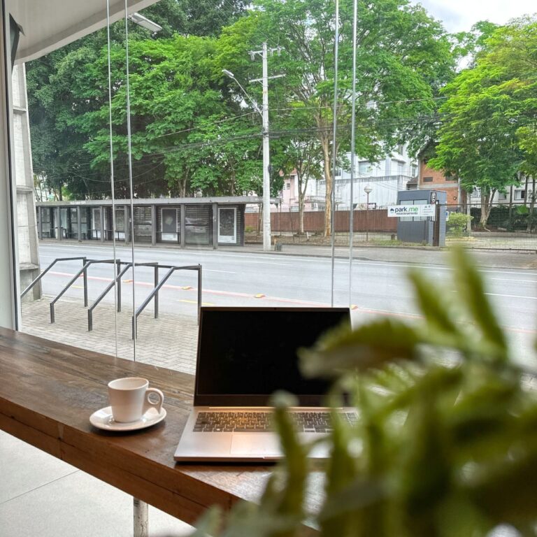 Espaço de coworking do Rexco Coworking em Blumenau