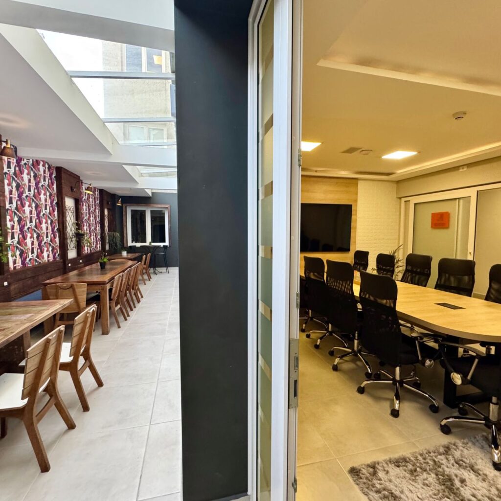 Sala de reunião do Rexco Coworking em Blumenau